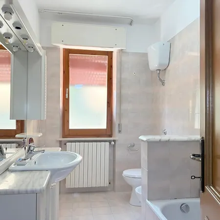 A50 - Massignano, Ampio Quadrilocale Immerso Nel *